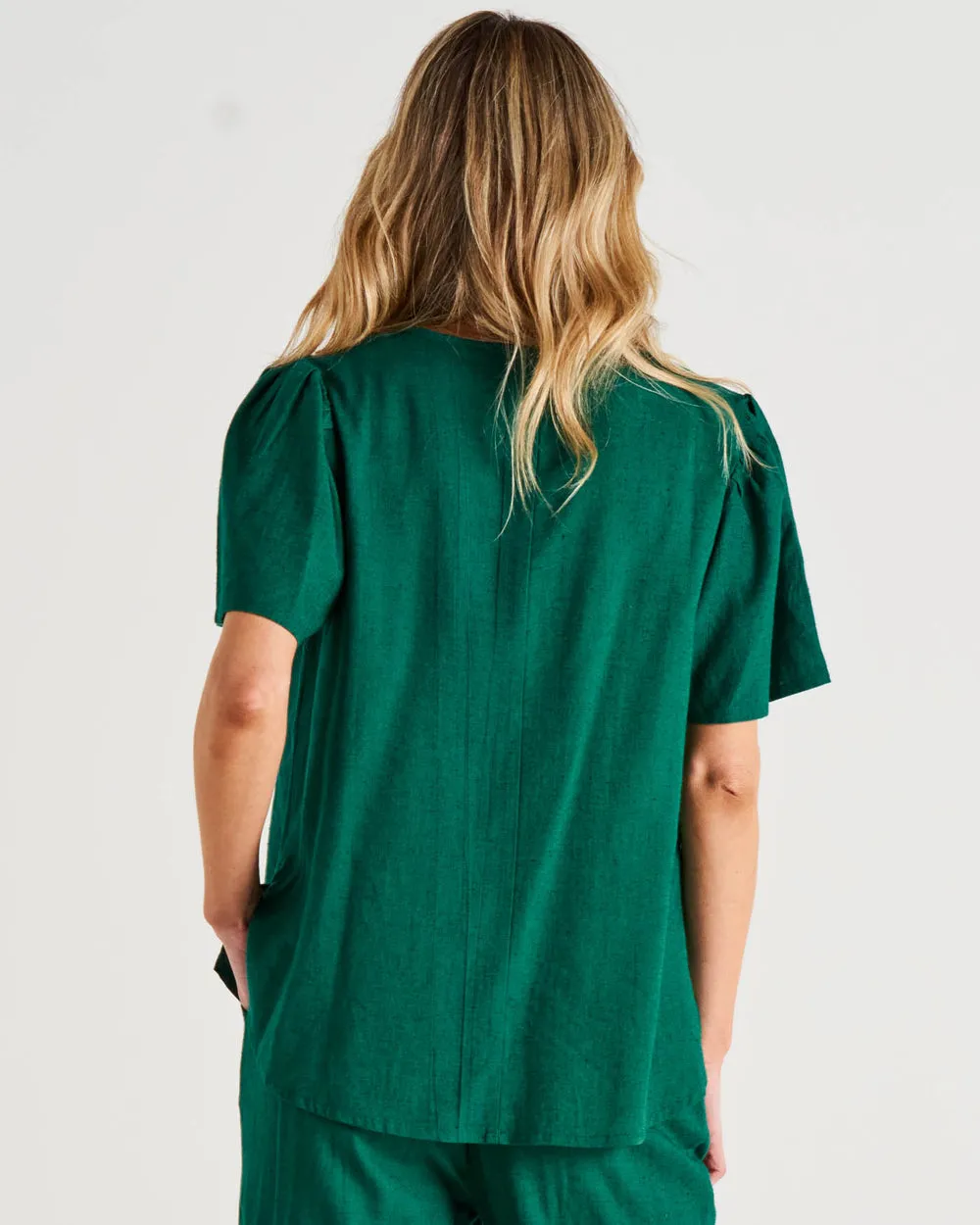 Betty Basics Marina Linen Blouse Hunter Green