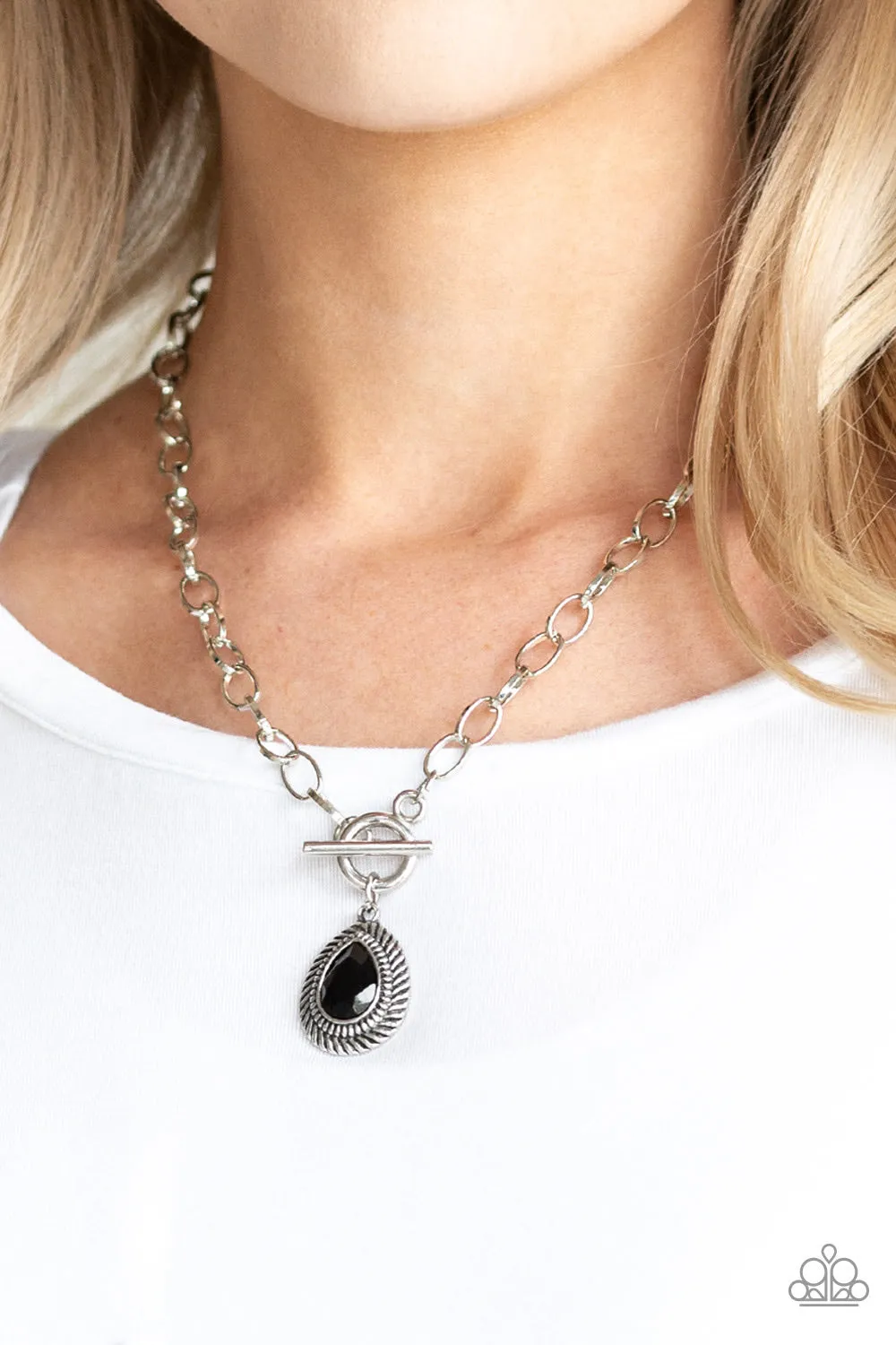 Sheen Queen Black-Necklace