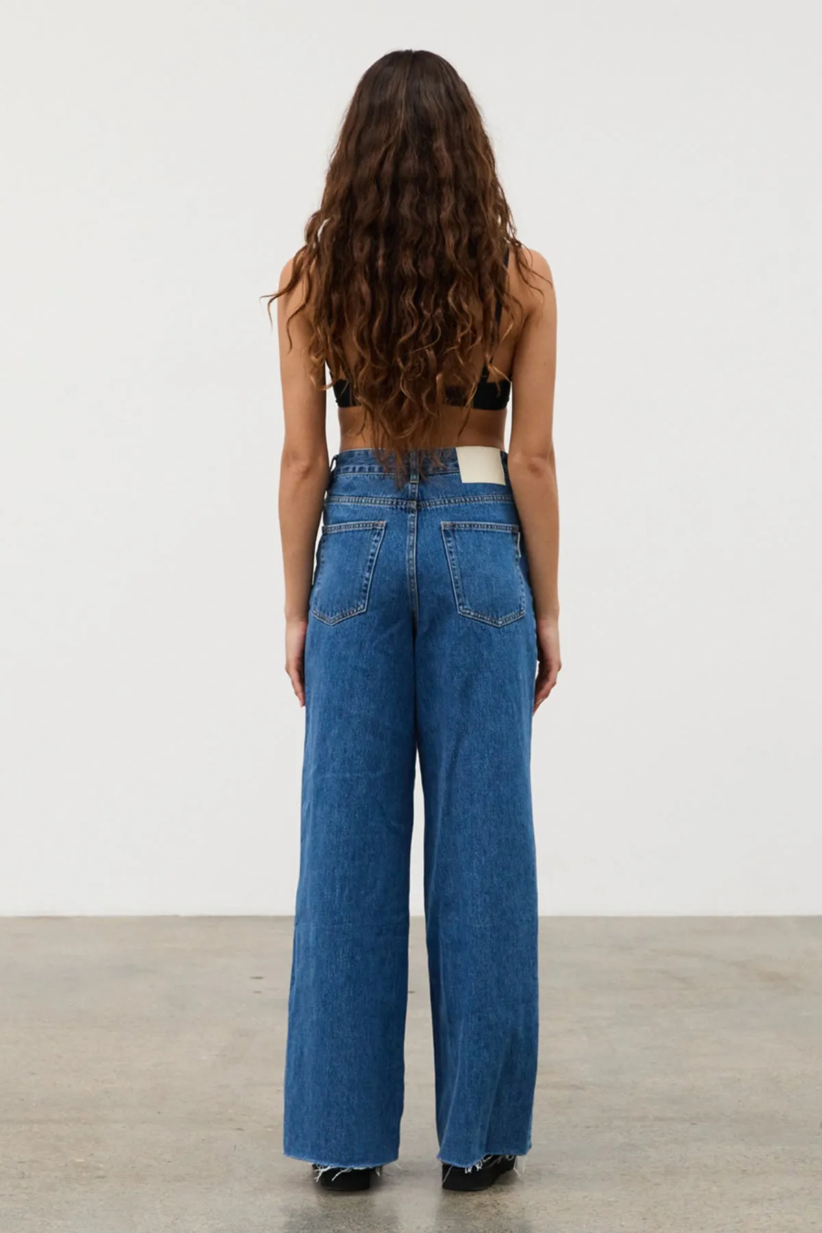 Signature Denim Relaxed Straight Jean - Indigo