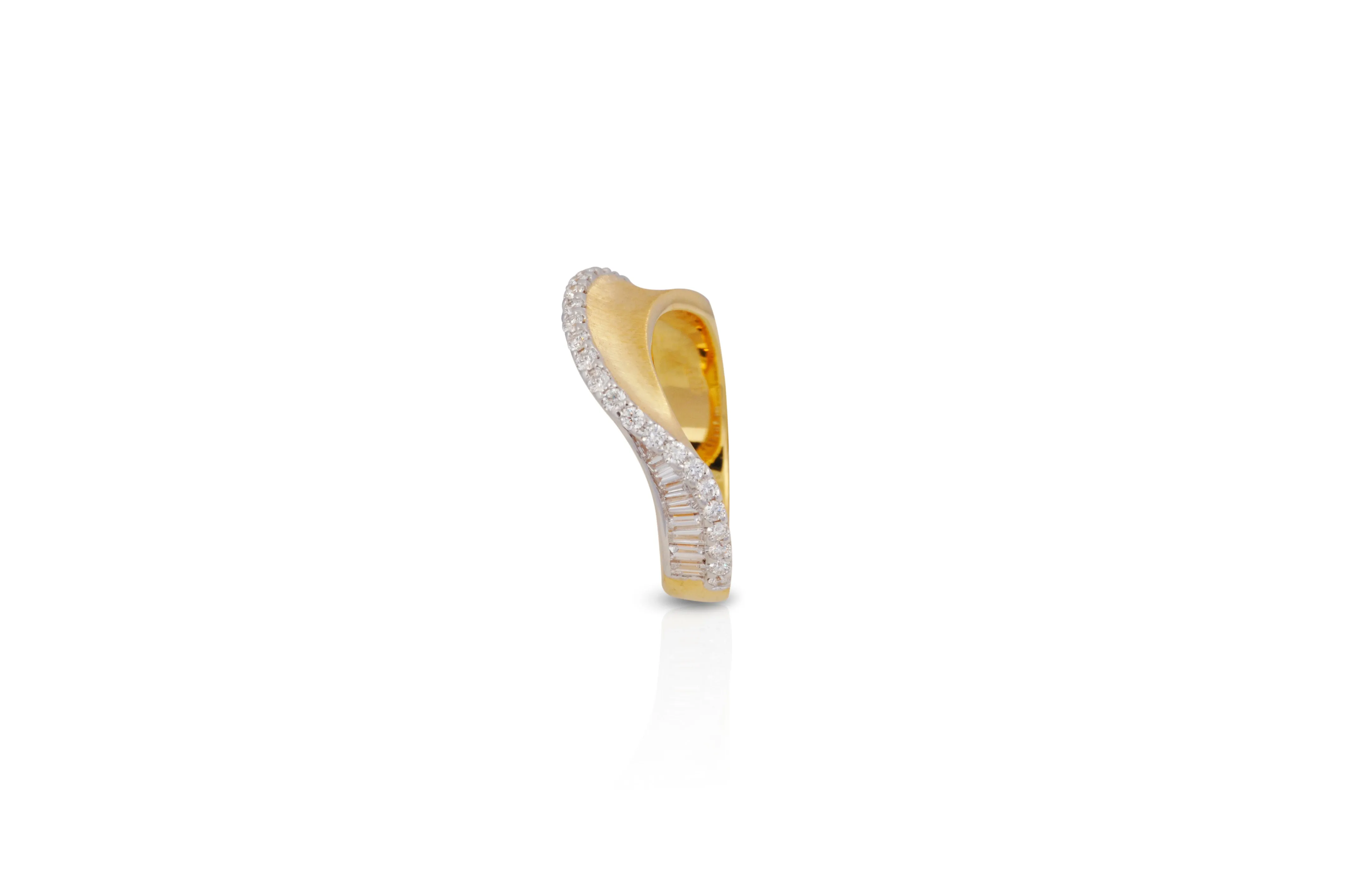 Talay Wave II Brushed Gold Diamond Ring